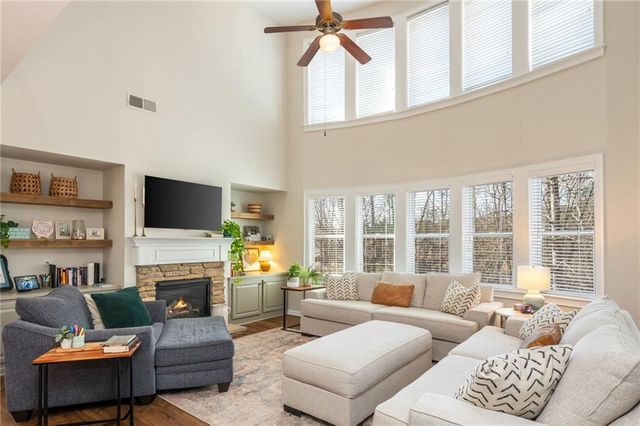 405 Edgebrooke Lane, Woodstock, GA 30188