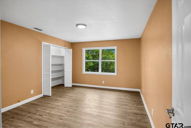 1912 W oakwood, Tyler, TX 75702