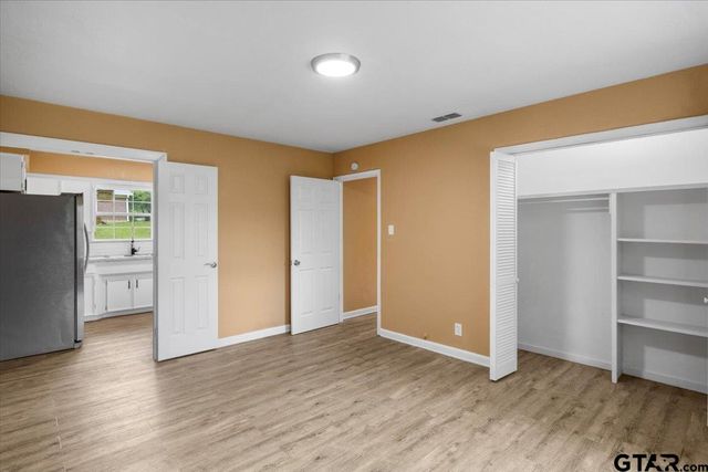 1912 W oakwood, Tyler, TX 75702