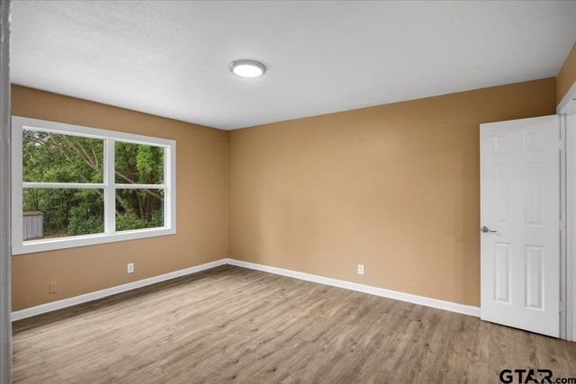 1912 W oakwood, Tyler, TX 75702