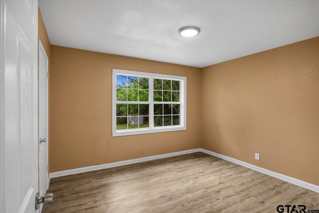 1912 W oakwood, Tyler, TX 75702