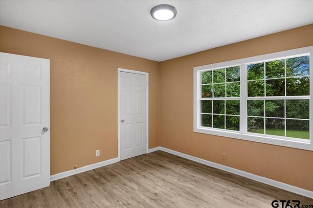 1912 W oakwood, Tyler, TX 75702