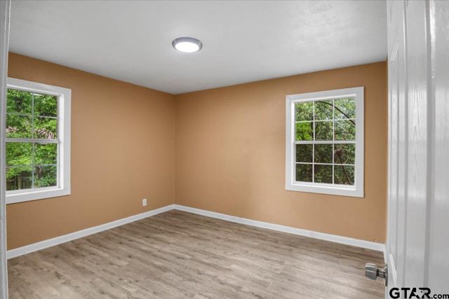 1912 W oakwood, Tyler, TX 75702