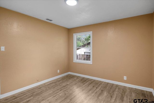 1912 W oakwood, Tyler, TX 75702