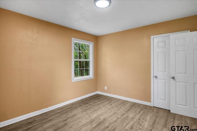 1912 W oakwood, Tyler, TX 75702