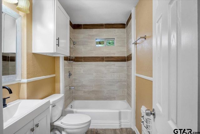 1912 W oakwood, Tyler, TX 75702