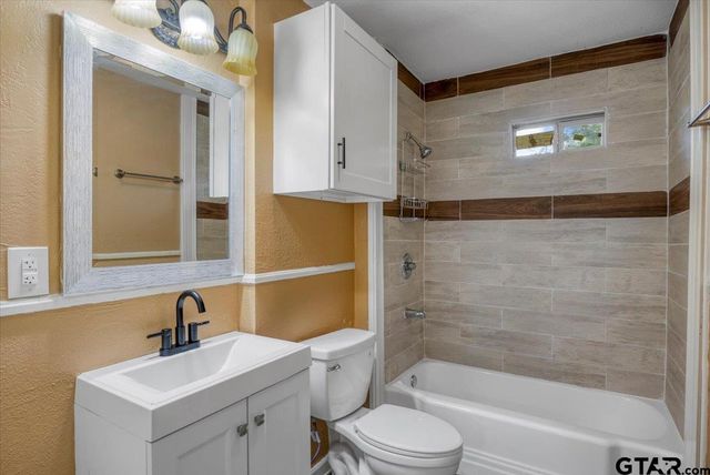 1912 W oakwood, Tyler, TX 75702