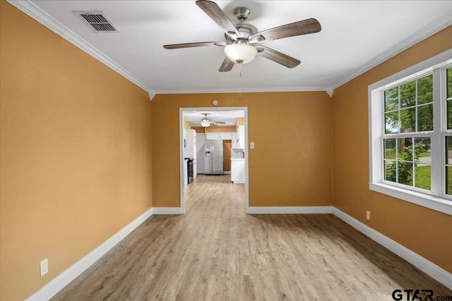 1912 W oakwood, Tyler, TX 75702