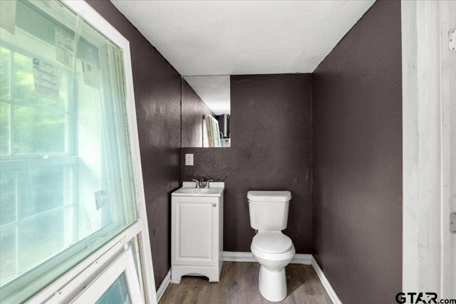 1912 W oakwood, Tyler, TX 75702