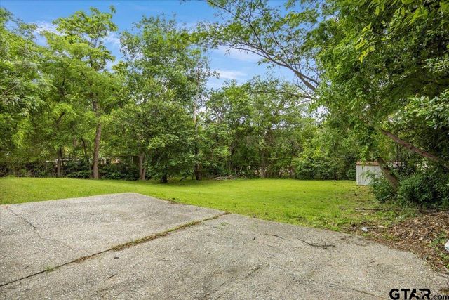 1912 W oakwood, Tyler, TX 75702