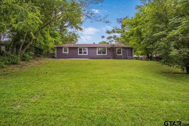 1912 W oakwood, Tyler, TX 75702