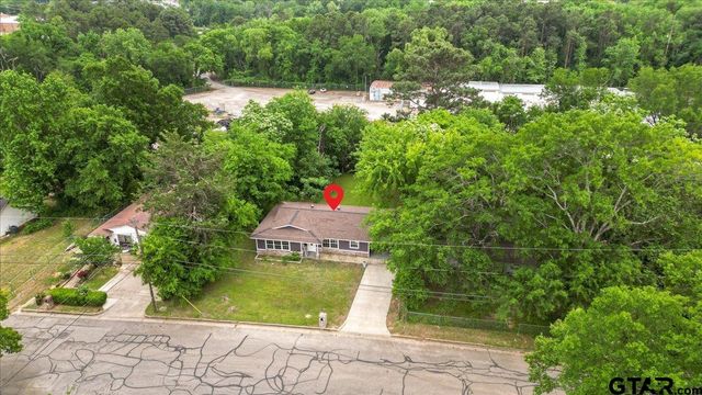 1912 W oakwood, Tyler, TX 75702