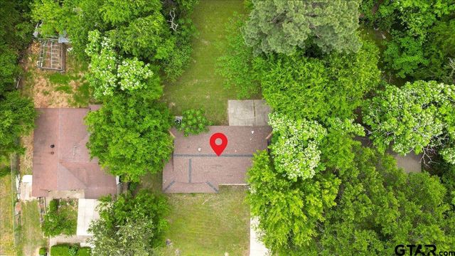 1912 W oakwood, Tyler, TX 75702