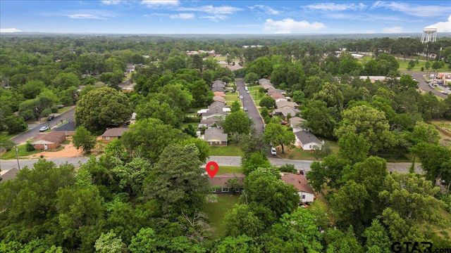 1912 W oakwood, Tyler, TX 75702
