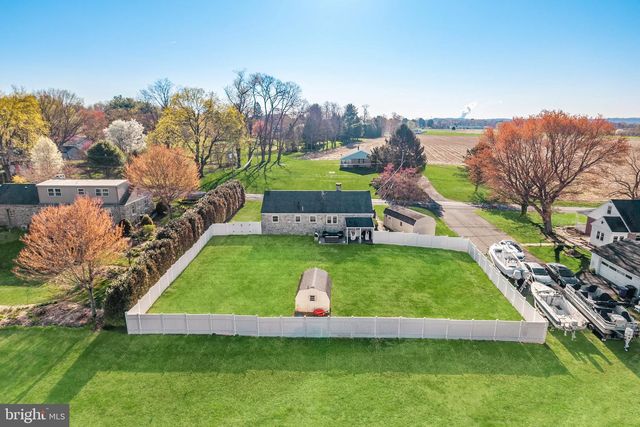 400 AMITY PARK RD, Douglassville, PA 19518