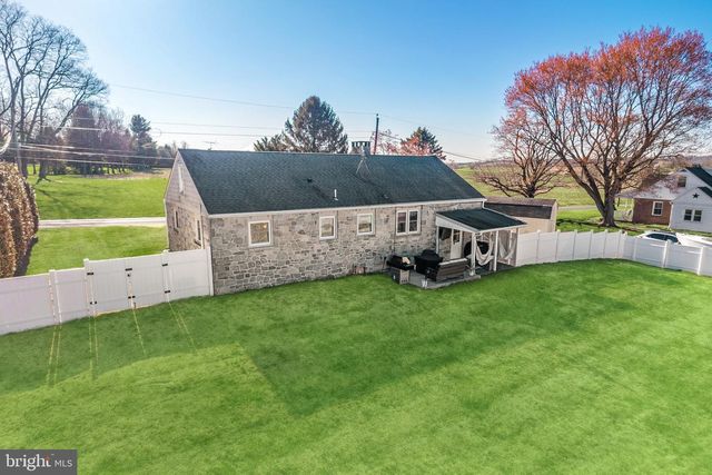400 AMITY PARK RD, Douglassville, PA 19518