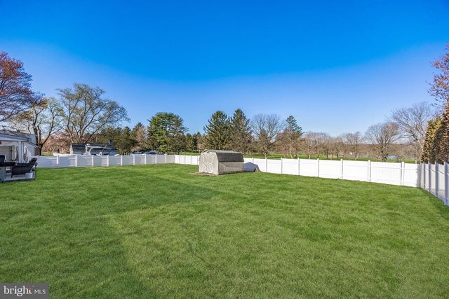 400 AMITY PARK RD, Douglassville, PA 19518