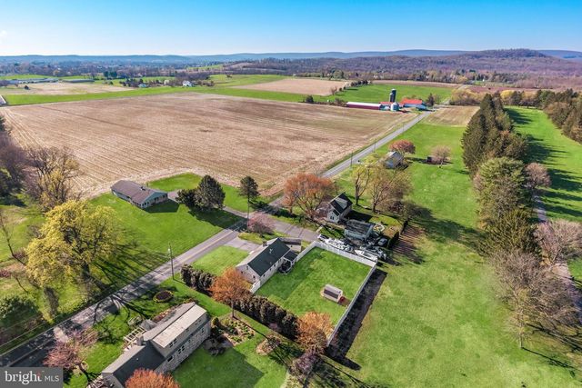 400 AMITY PARK RD, Douglassville, PA 19518