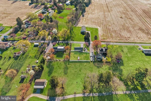 400 AMITY PARK RD, Douglassville, PA 19518