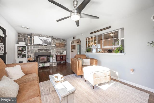 400 AMITY PARK RD, Douglassville, PA 19518