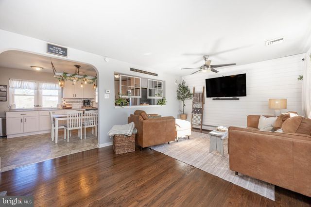 400 AMITY PARK RD, Douglassville, PA 19518