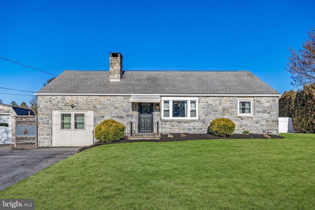 400 AMITY PARK RD, Douglassville, PA 19518
