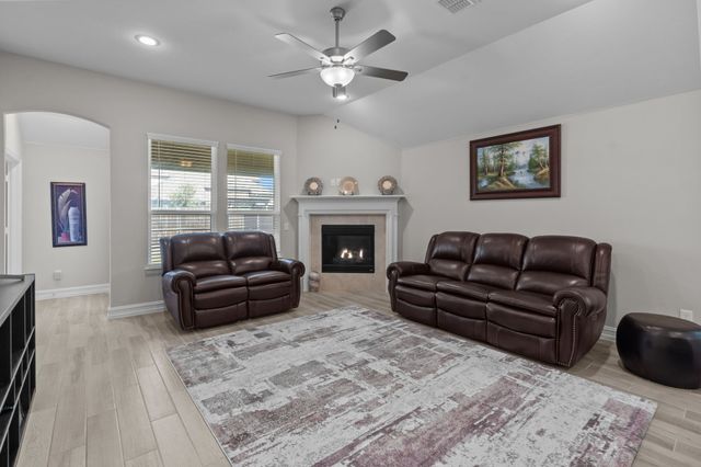 1048 Pinnacle Breeze Drive, Fort Worth, TX 76052