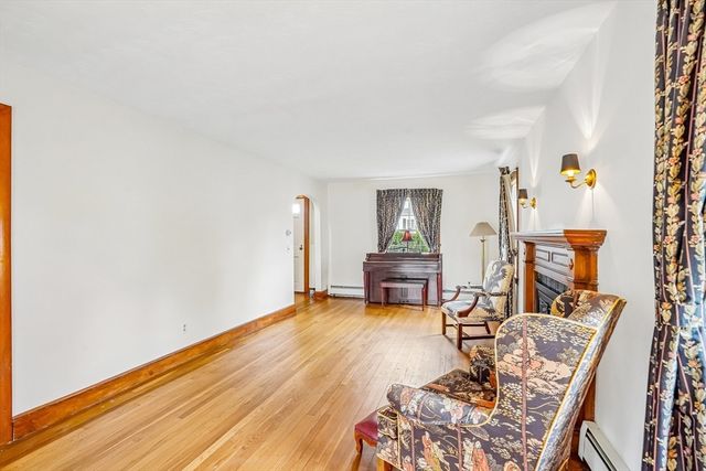 12 Puritan Rd, Danvers, MA 01923