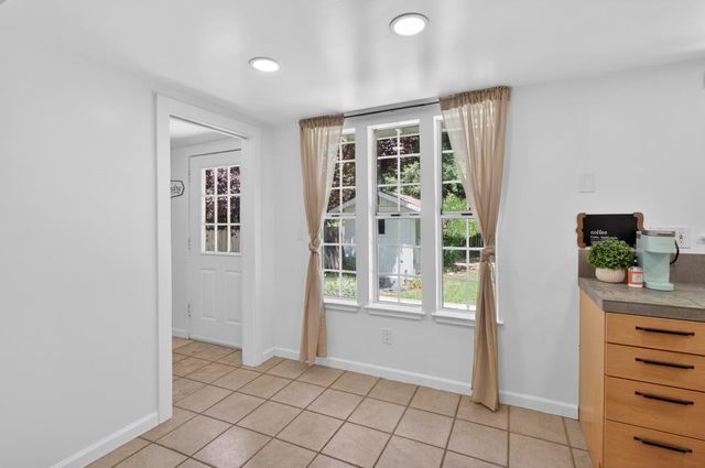9161 Grove St, Elk Grove, CA 95624