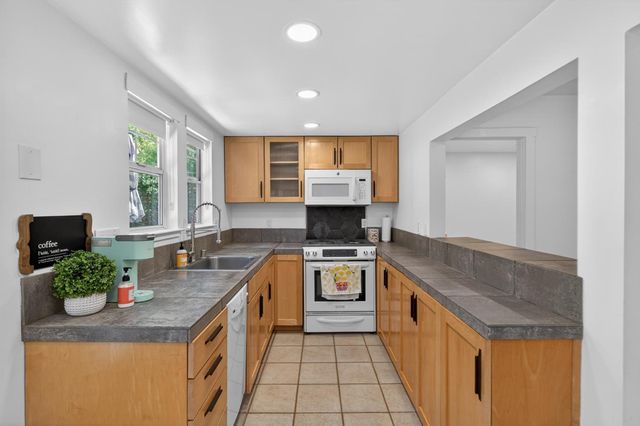 9161 Grove St, Elk Grove, CA 95624