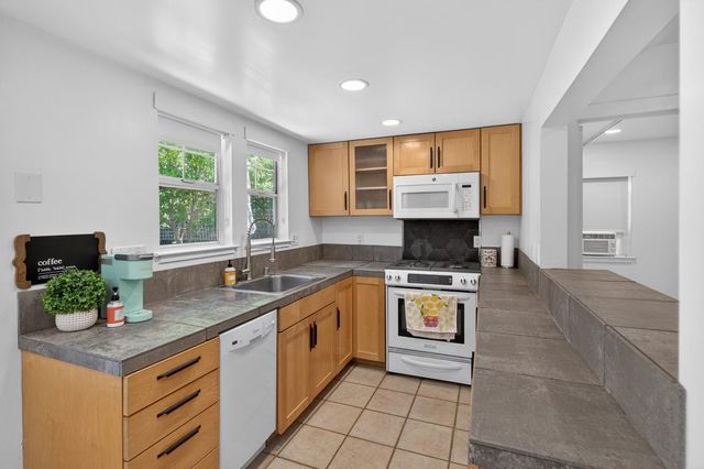 9161 Grove St, Elk Grove, CA 95624