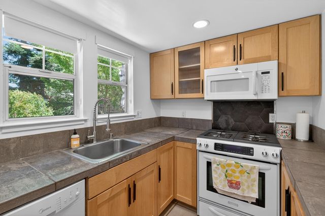 9161 Grove St, Elk Grove, CA 95624