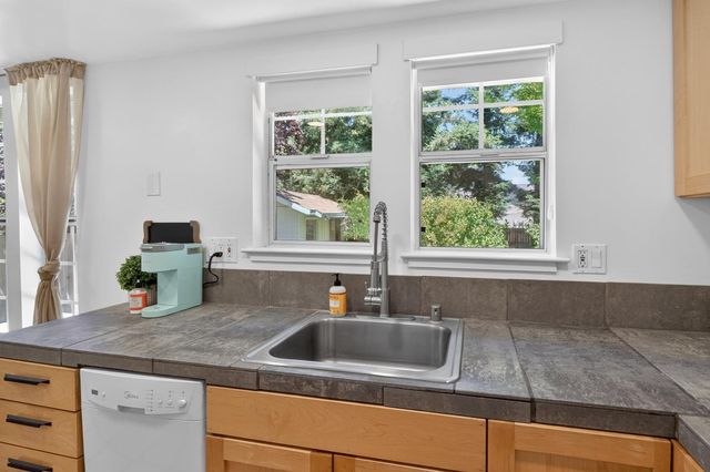 9161 Grove St, Elk Grove, CA 95624