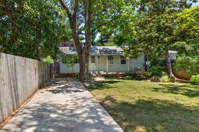 9161 Grove St, Elk Grove, CA 95624