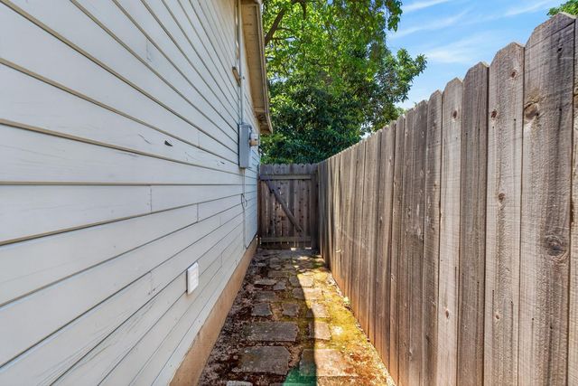 9161 Grove St, Elk Grove, CA 95624