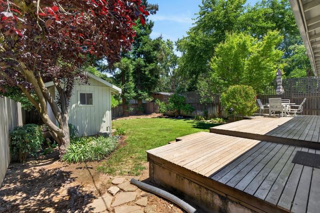 9161 Grove St, Elk Grove, CA 95624
