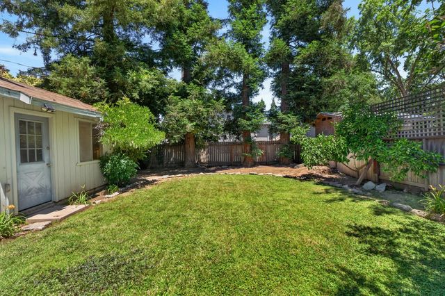 9161 Grove St, Elk Grove, CA 95624