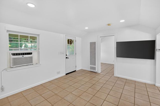 9161 Grove St, Elk Grove, CA 95624