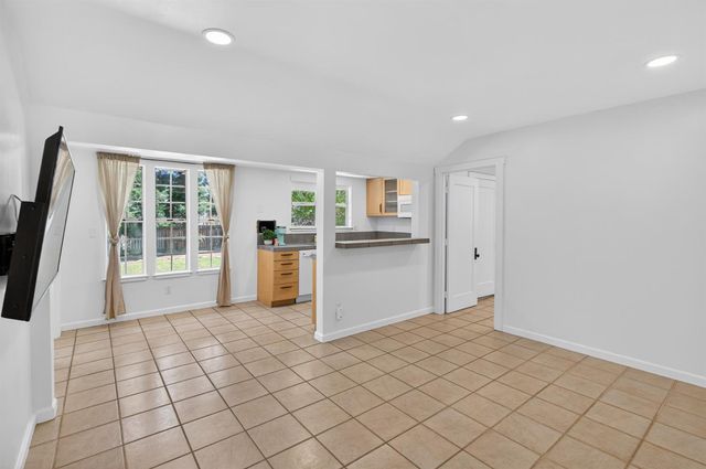9161 Grove St, Elk Grove, CA 95624