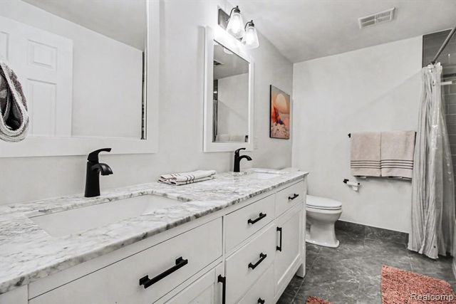 41329 Lagoon Court, Northville, MI 48167