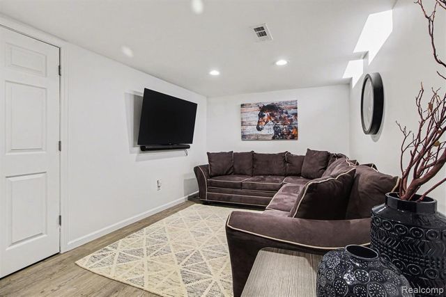 41329 Lagoon Court, Northville, MI 48167