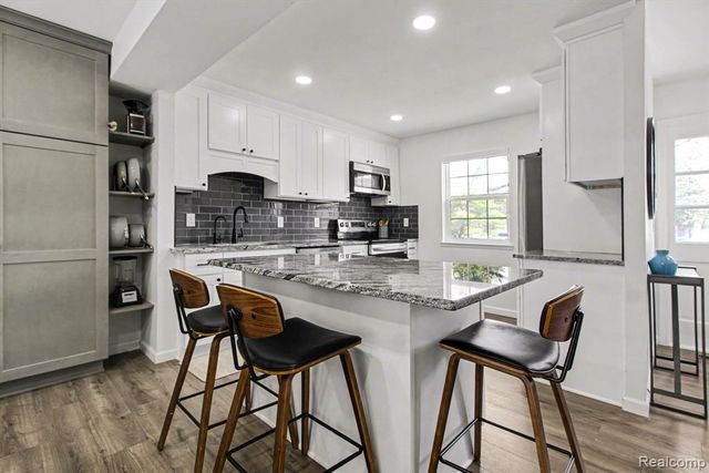 41329 Lagoon Court, Northville, MI 48167