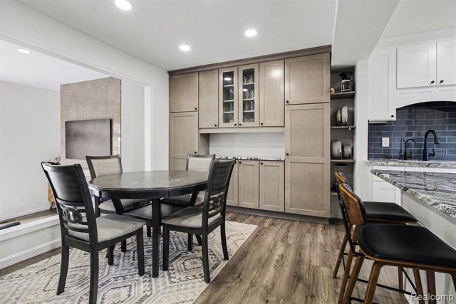 41329 Lagoon Court, Northville, MI 48167