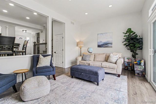 41329 Lagoon Court, Northville, MI 48167