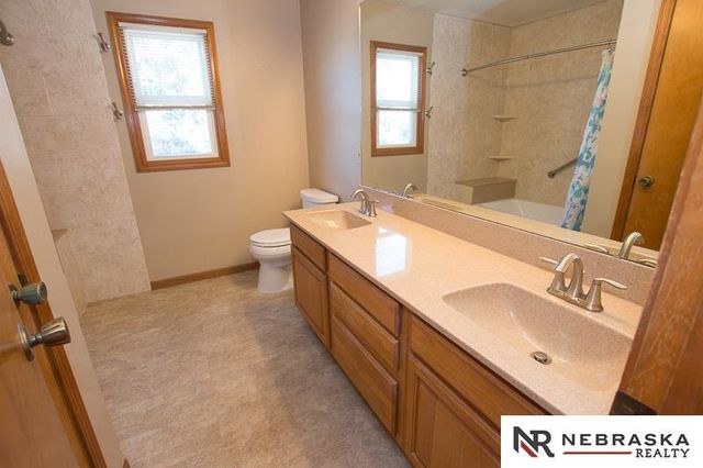 5440 Sugarberry Court, Lincoln, NE 68516