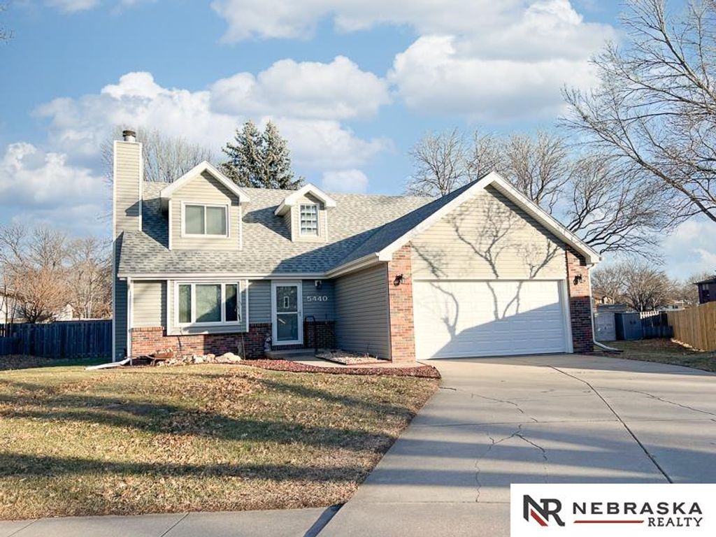 5440 Sugarberry Court, Lincoln, NE 68516