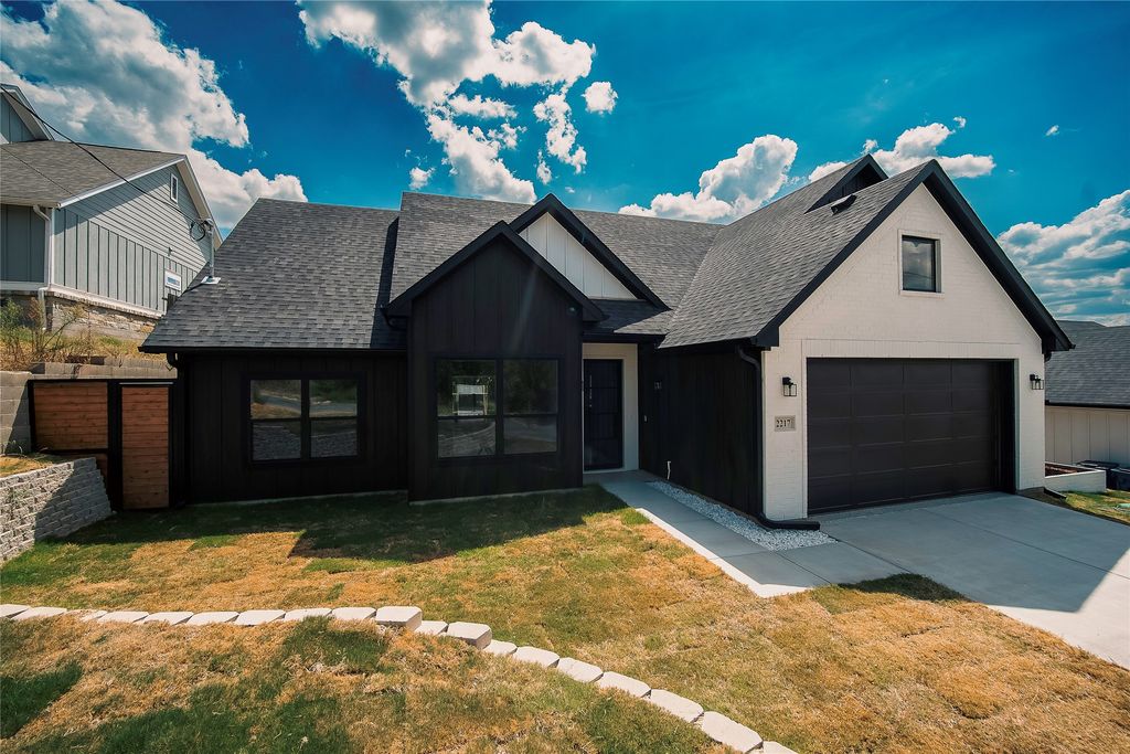 2217 Christine Drive, Granbury, TX 76048 — photo 4