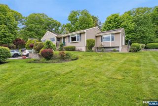 6 Waters Edge, Kinnelon Borough, NJ 07405