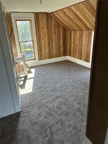 716 E 1st Street, Maryville, MO 64468