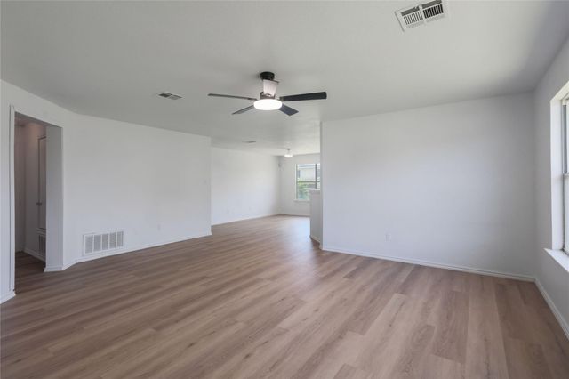 211 Phillips ST, Hutto, TX 78634